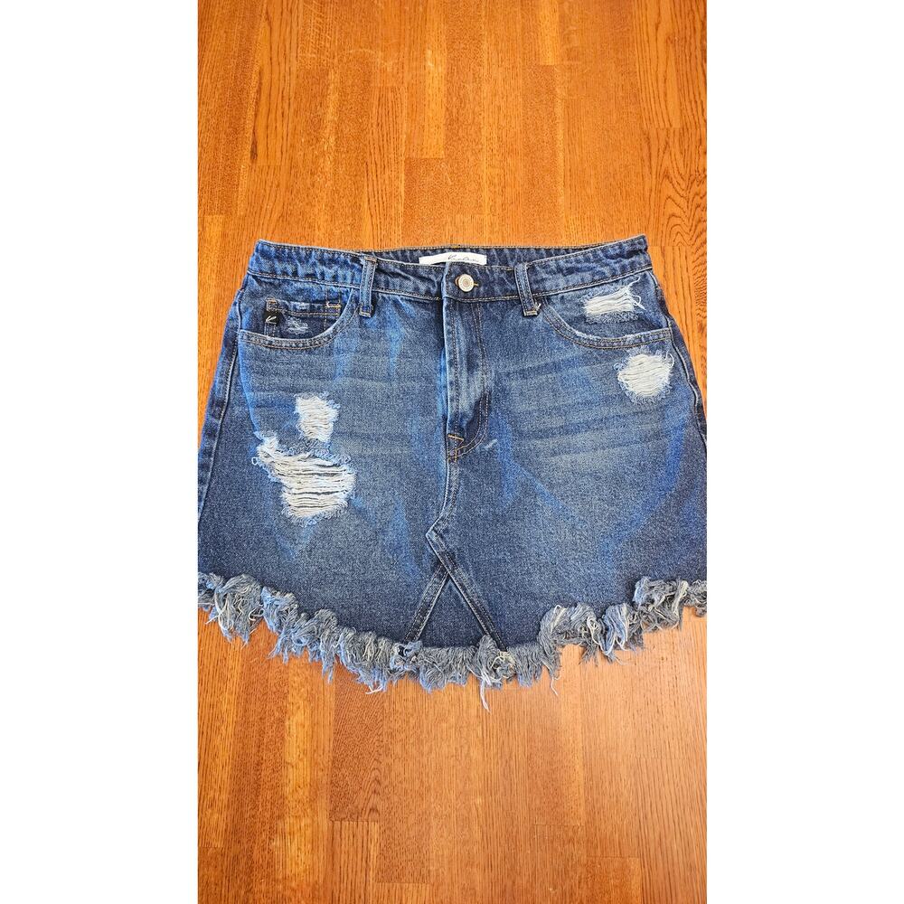Kancan Distressed mini jean skirt size large‎